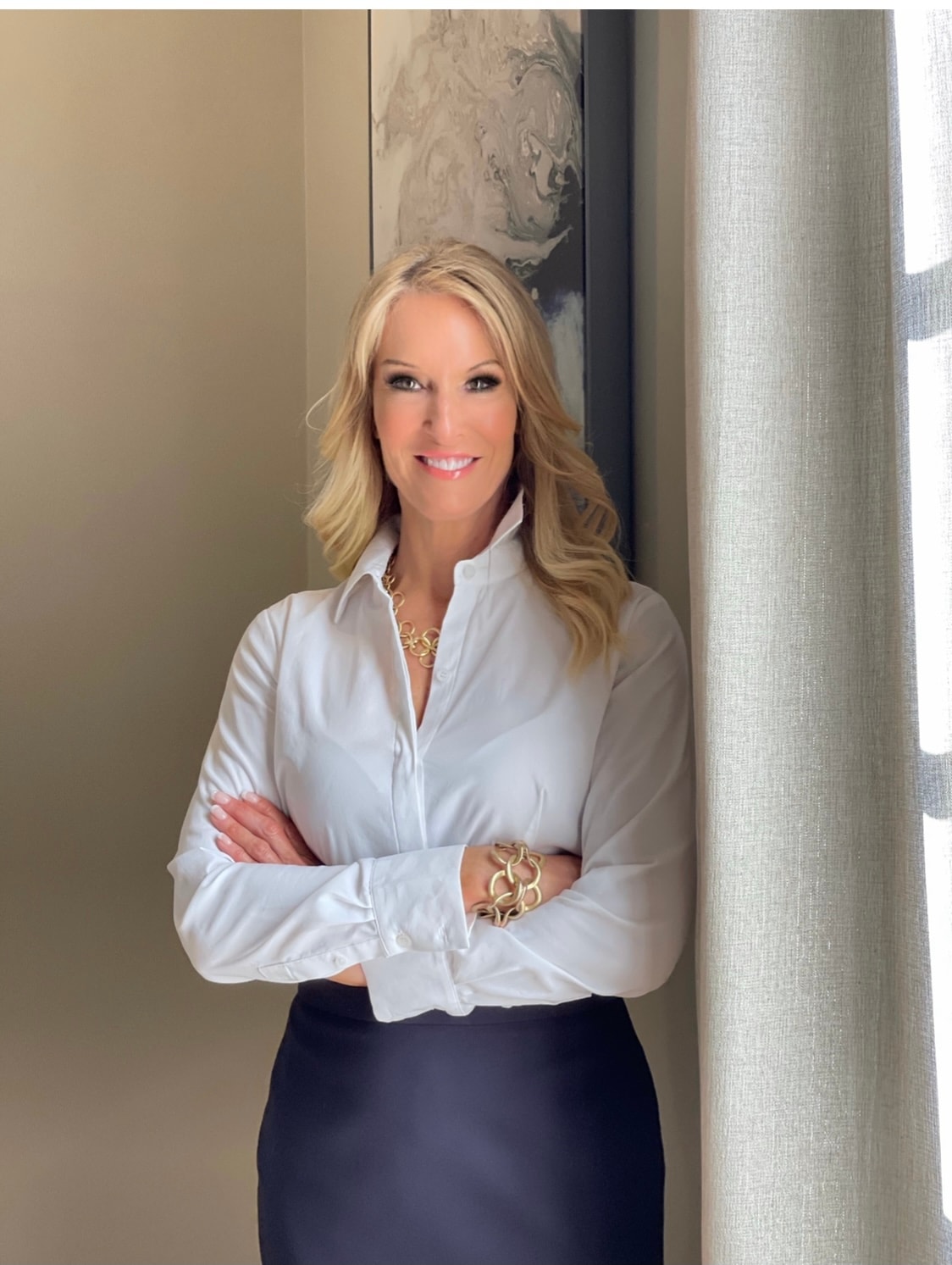 Laura — luxury real estate agent