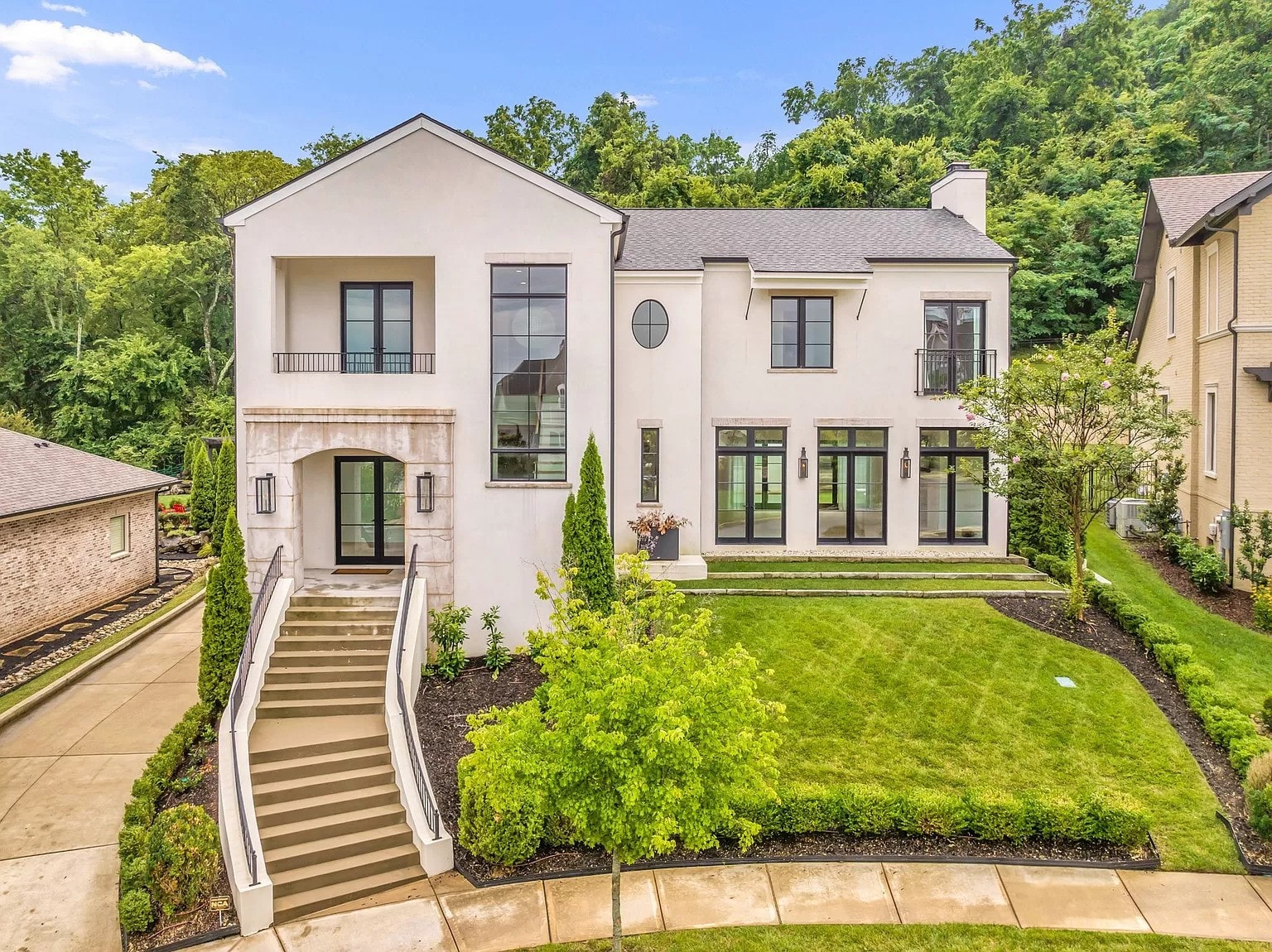 525 Rochester Close